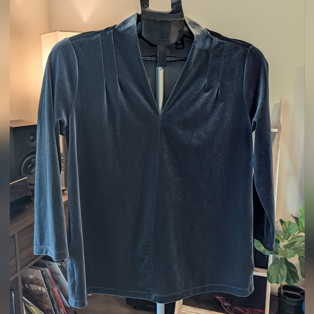 Lands’ End Velvet Velour V-Neck Top – XS (2–4) Cozy Winter Athleisure